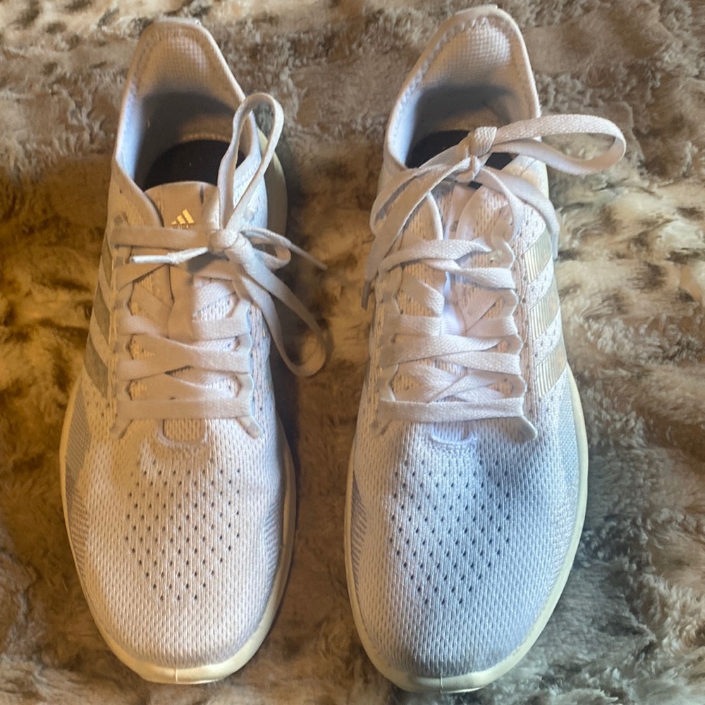 Nike bounce athletic shoes white/gray/soft blue 8.5